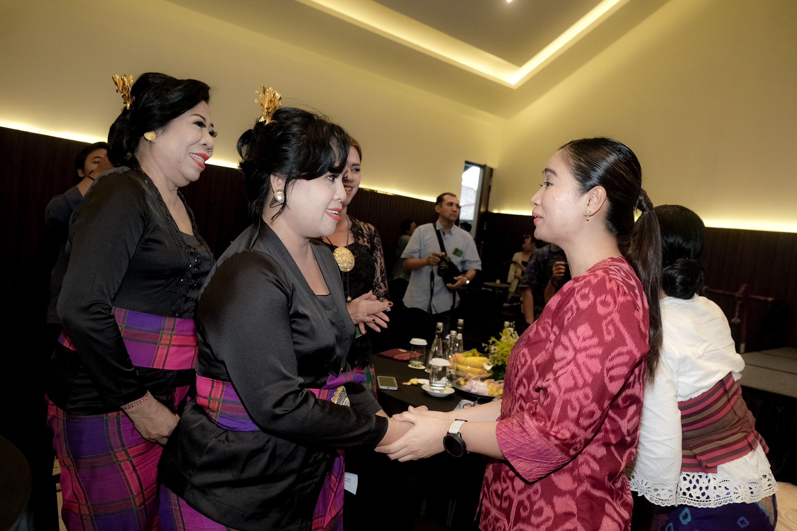 dalam talkshow hari ibu dengan tema “perempuan dalam konteks budaya global”