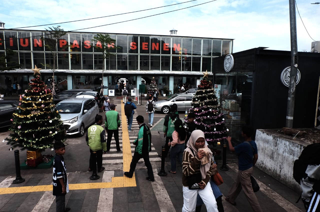 H-3 Natal,Stasiun Pasar Senen Dipadati Penumpang