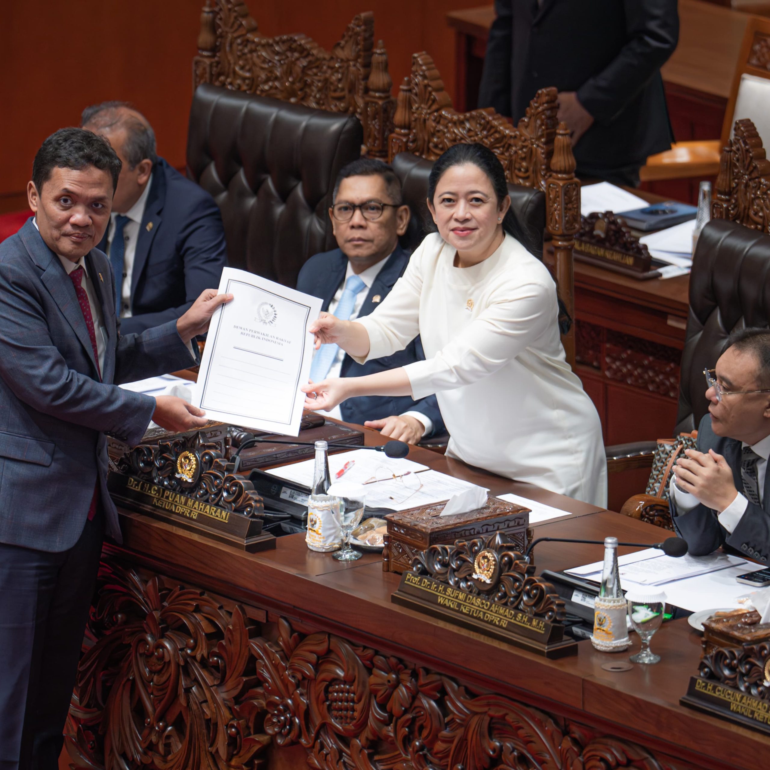 ketua dpr ri puan maharani memimpin rapat paripurna penutupan masa persidangan i tahun sidang 2024 2025