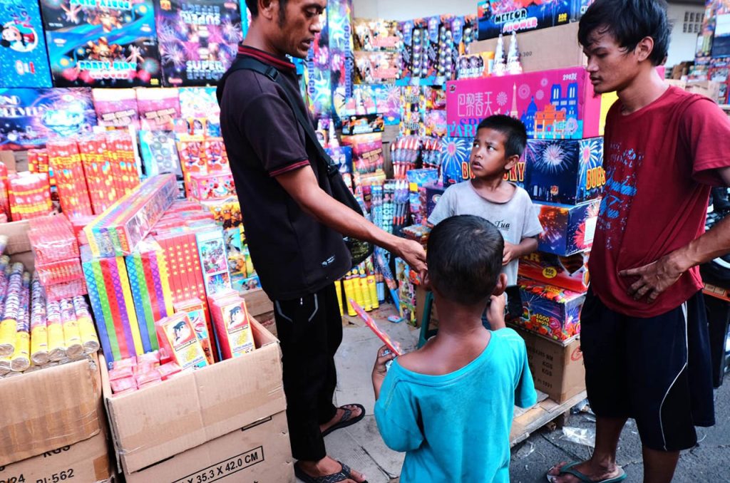 Pedagang Kembang Api Musiman Pasar pagi Asemka