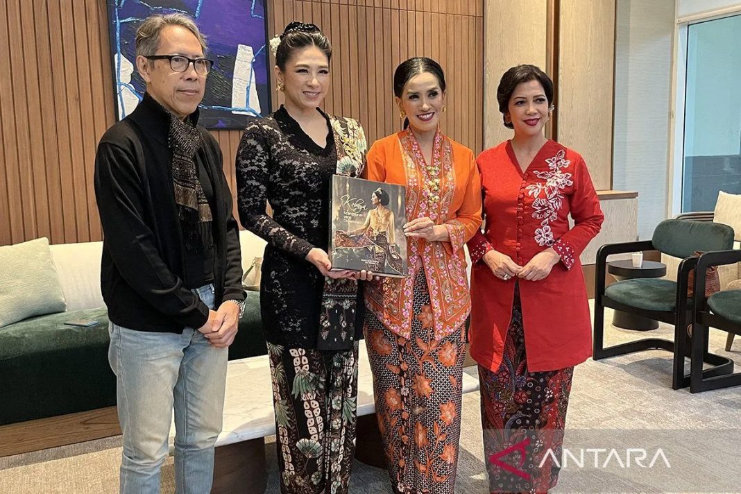 peluncuran buku kebaya foto antara