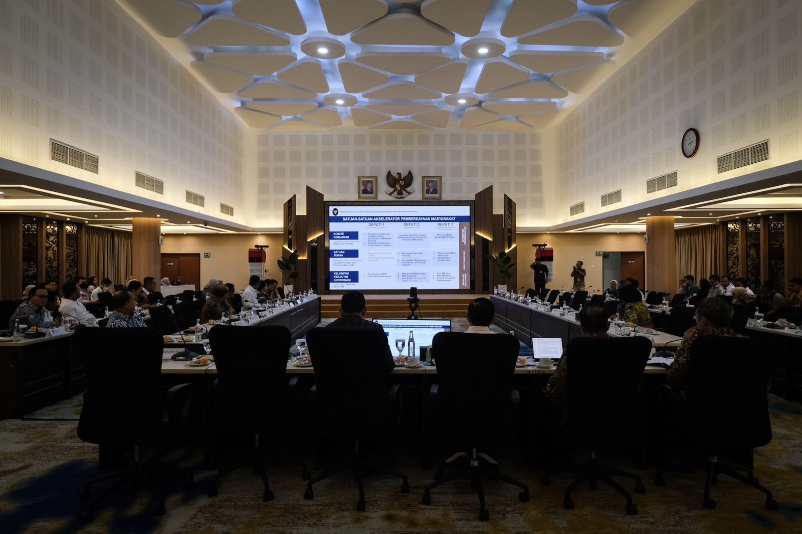 suasana rapat di kantor kemenkopmk, selasa, jakarta