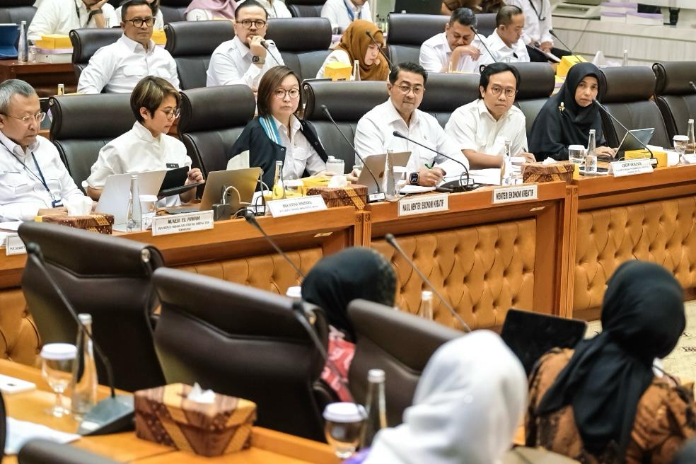 suasana rapat kerja di komisi vii dpr ri di jakarta, rabu (4122024)