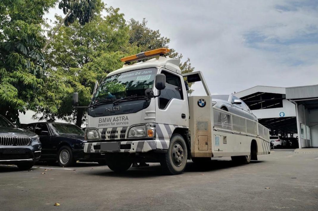 BMW Astra menyediakan layanan jemput kendaraan secara gratis bagi pemilik mobil BMW dan MINI yang terdampak banjir.