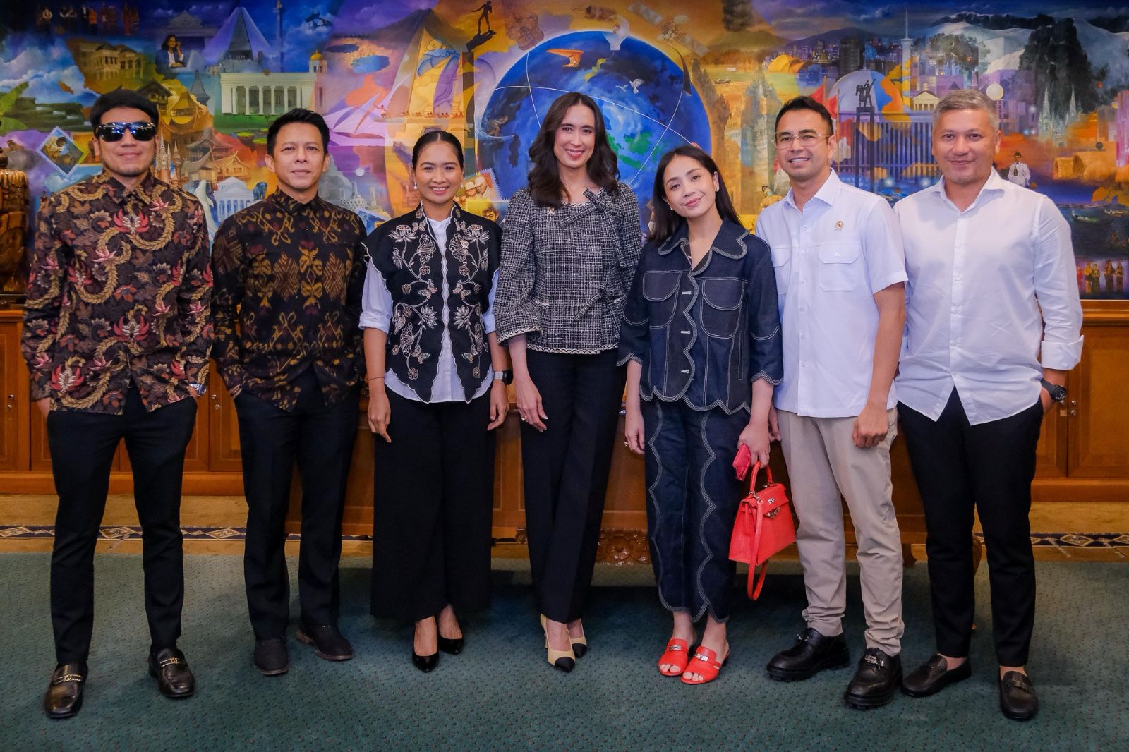 pertemuan ini juga dihadiri ceo rans entertainment, nagita slavina, serta dedi mahendra desta, ariel, dan gading marten