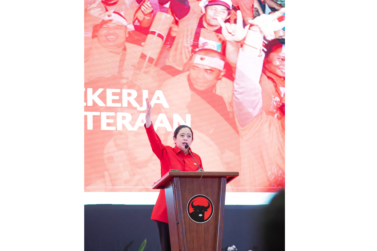 puan maharani di podium