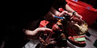 Ritual Cuci Patung Dewa Menjelang Imlek 2576