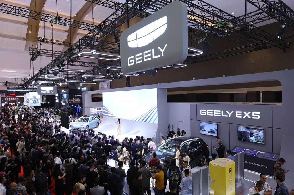 Geely Auto Indonesia Booth Crowd