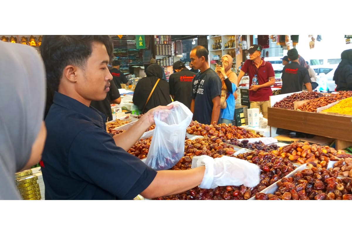 kurma kiloan yang ramai diserrby pembelu