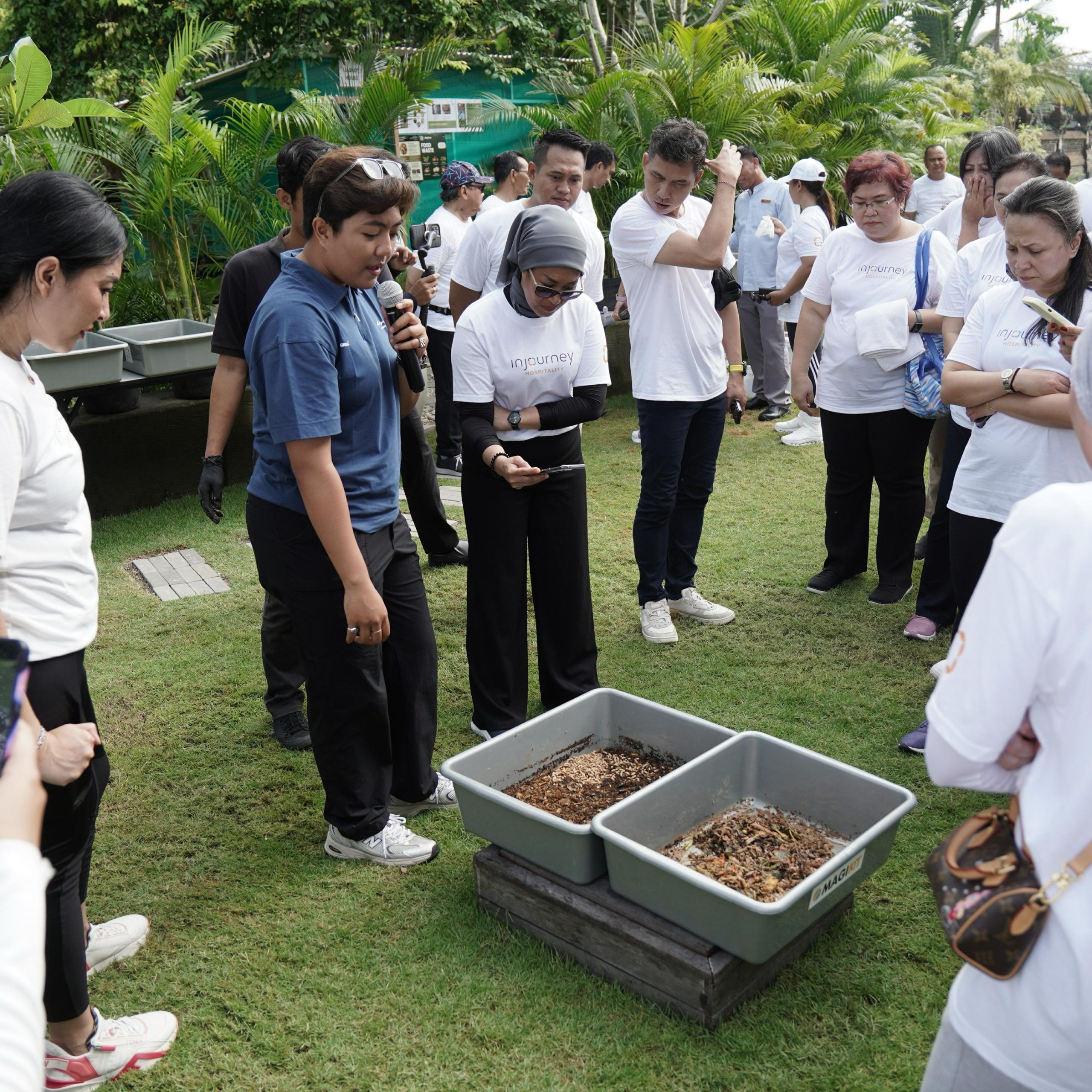 mengimplementasikan program food waste management di the meru sanu