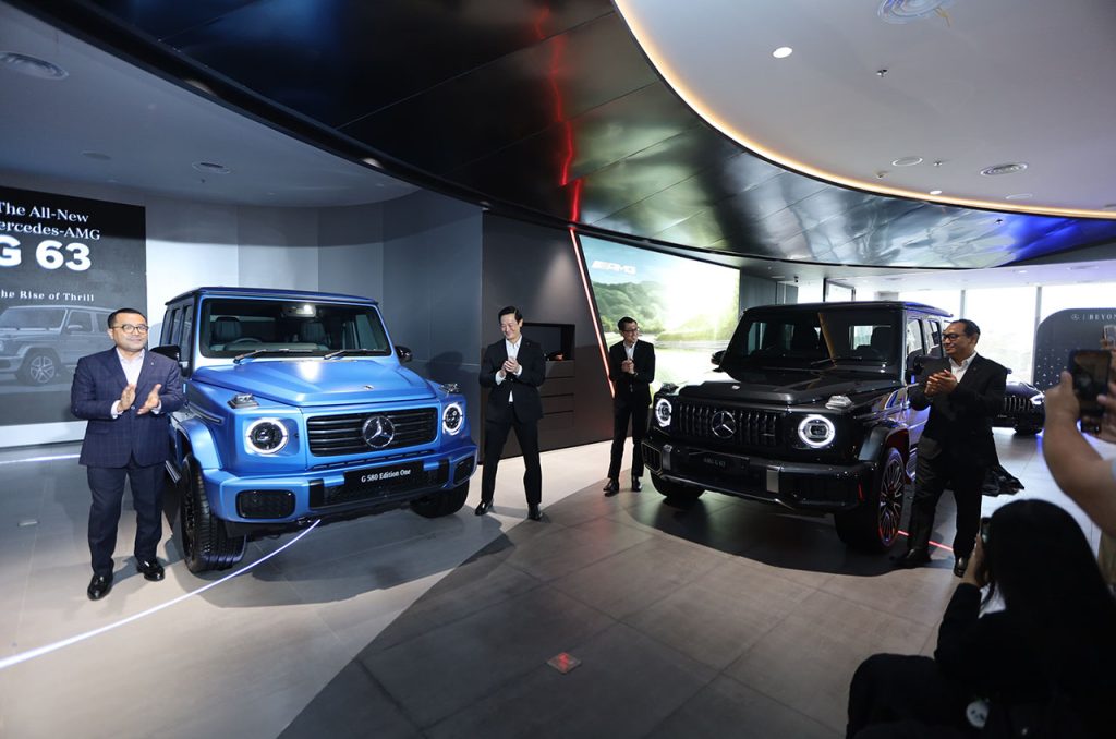 Unveiling The All-New Electric G 580 EDITION ONE & The All-New Mercedes-AMG G 63 oleh Kariyanto Hardjosoemarto selaku Sales and Marketing Director of PT Inchcape Indomobil Distribution Indonesia, Khoo Shao Tze selaku President Director P