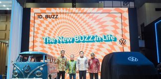 Kiri ke Kanan; Santiko Wardoyo, CEO Indomobil Dealership Group; Willianto Husada, Director Indomobil Group, Andrew Nasuri, Director Indomobil Group, Ahmad Badawi, Head of Sales & Marketing Volkswagen Indonesia