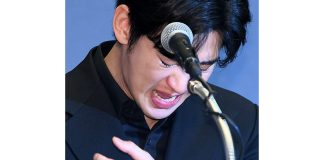 kimm soo hyun menangis di tengah press conference