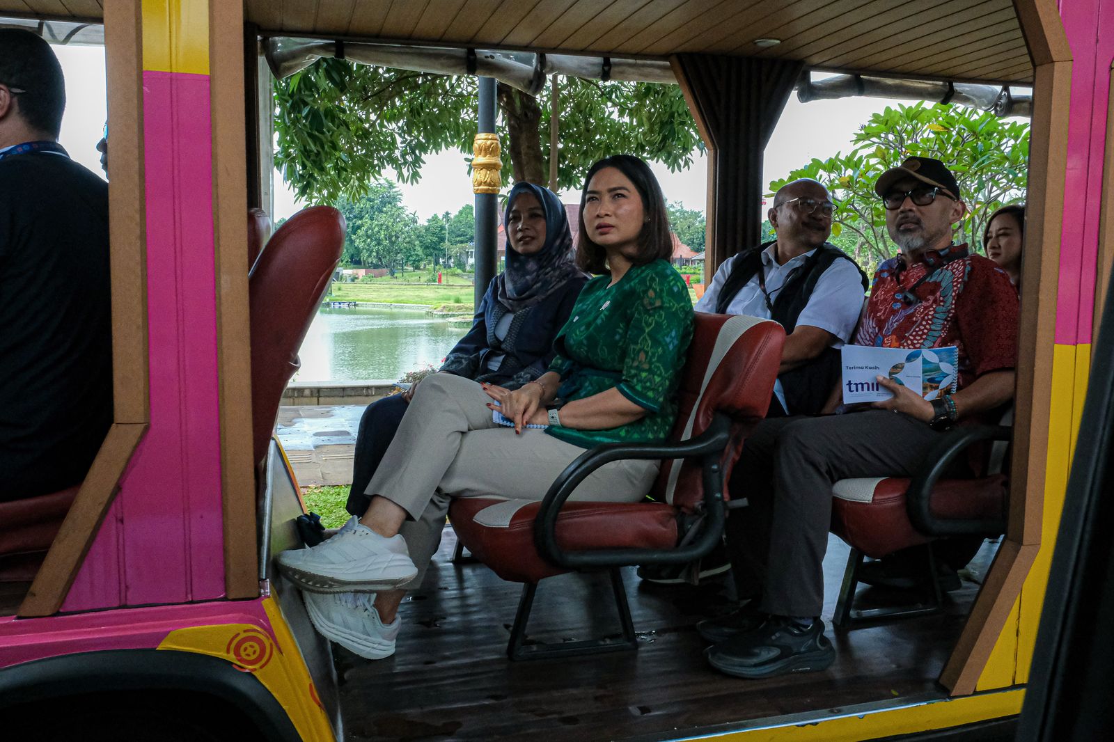 kunjungan kerja wamenpar bertujuan untuk meninjau kesiapan tmii yang menjadi salah satu destinasi wisata favorit saat lebaran