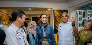 menteri pariwisata meninjau rumah seni ropih yang terletak di jalan braga bandung