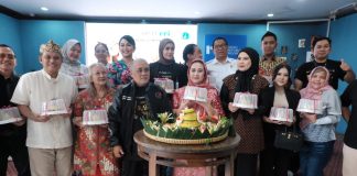 penggagas akmfi sutrisno buyil, bersama anggota forwan dan sejumlah artis musik dan film indonesia
