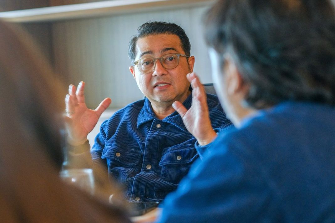 ) Teuku Riefky Harsya mendukung upaya memajukan subsektor ekonomi kreatif ) teuku riefky harsya mendukung upaya memajukan subsektor ekonomi kreatif