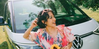 Andien bersama ID. BUZZ, menyanyikan lagu Bahagia di Ujung Jalan (New Buzz In Life)