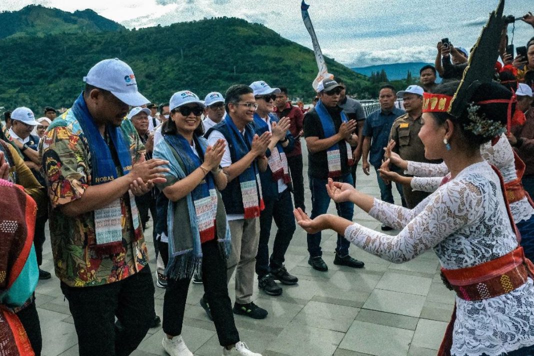 Gubernur Sumatra Utara, Bobby Nasution di tengah acara1 gubernur sumatra utara, bobby nasution di tengah acara1