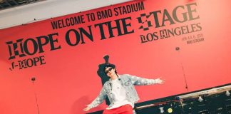 j hope di depan poster raksasa di bmo stadium