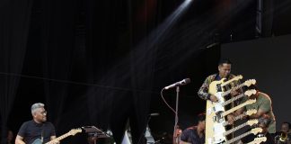 I Wayan Balawan memukau penonton lewat teknik touch tapping guitar saat membawakan 'Till There Was You'. Ia juga berkolaborasi dengan Harry Murti dan Achmad Ananda dalam lagu 'Oh! Darling', menggunakan gitar ikonik Fender 9 Neck Masterbuilt Prestige