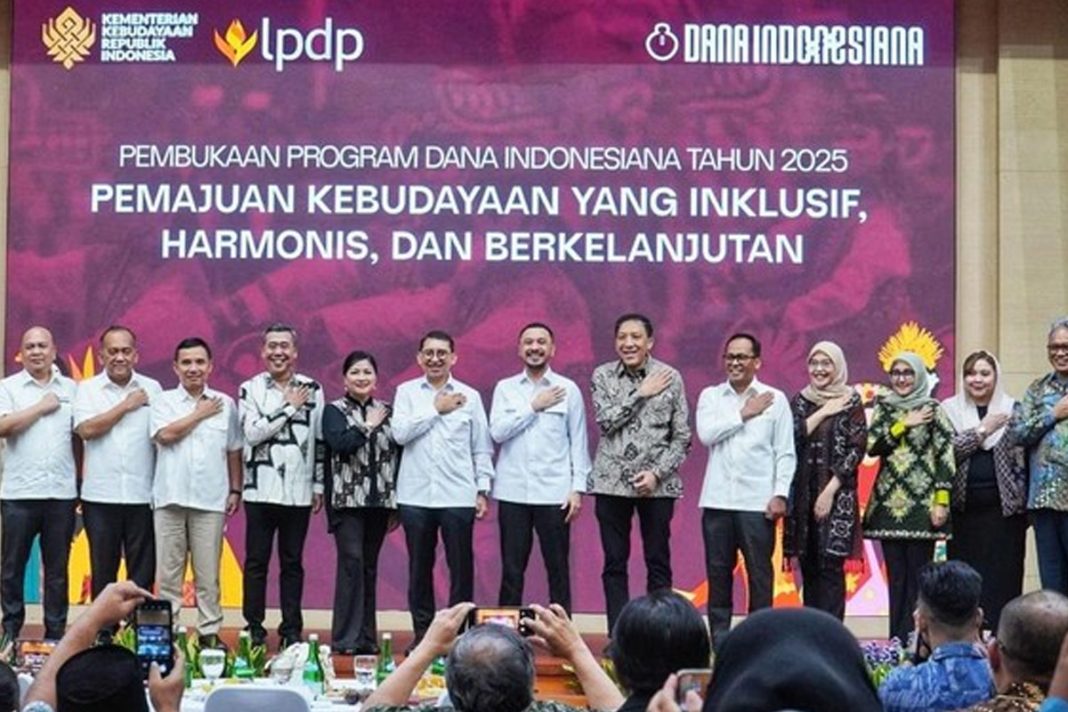 Menbud Fadli Zon di tengah peluncuran Dana Indonesia 2025 menbud fadli zon di tengah peluncuran dana indonesia 2025