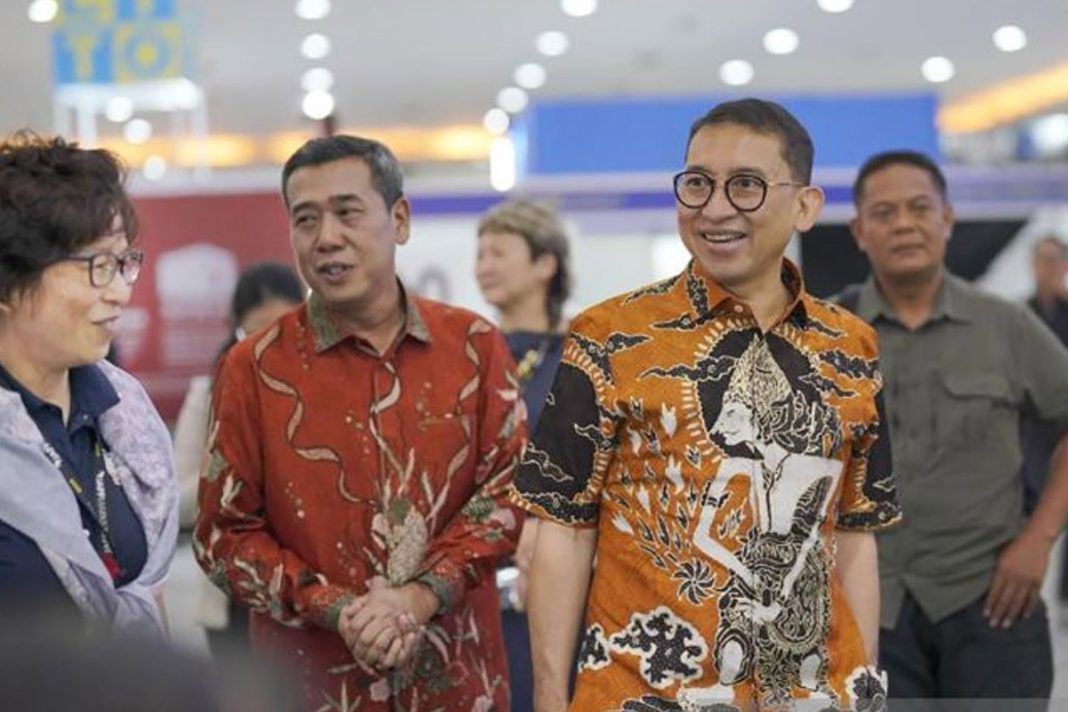Menbud Fadli Zon mengaresiasi kegiatan AFF 2025 menbud fadli zon mengaresiasi kegiatan aff 2025