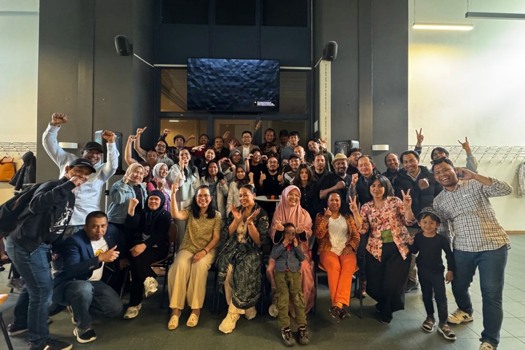 pelbagai komunitas orang Indonesia yang bermukim di Belanda pelbagai komunitas orang indonesia yang bermukim di belanda