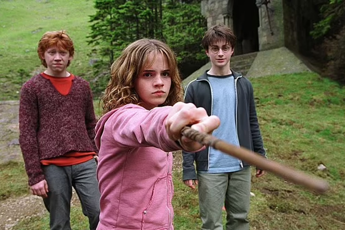 tiga karakter utama karater ters harry potter, hermione granger dan ron weasley