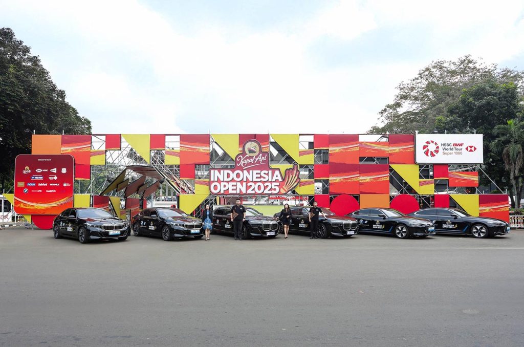 BMW Indonesia kembali menjadi Official Mobility Partner PBSI dan menyediakan 15 kendaraan mewah untuk mendukung Kapal Api Indonesia Open 2025 di Istora Senayan, Jakarta.