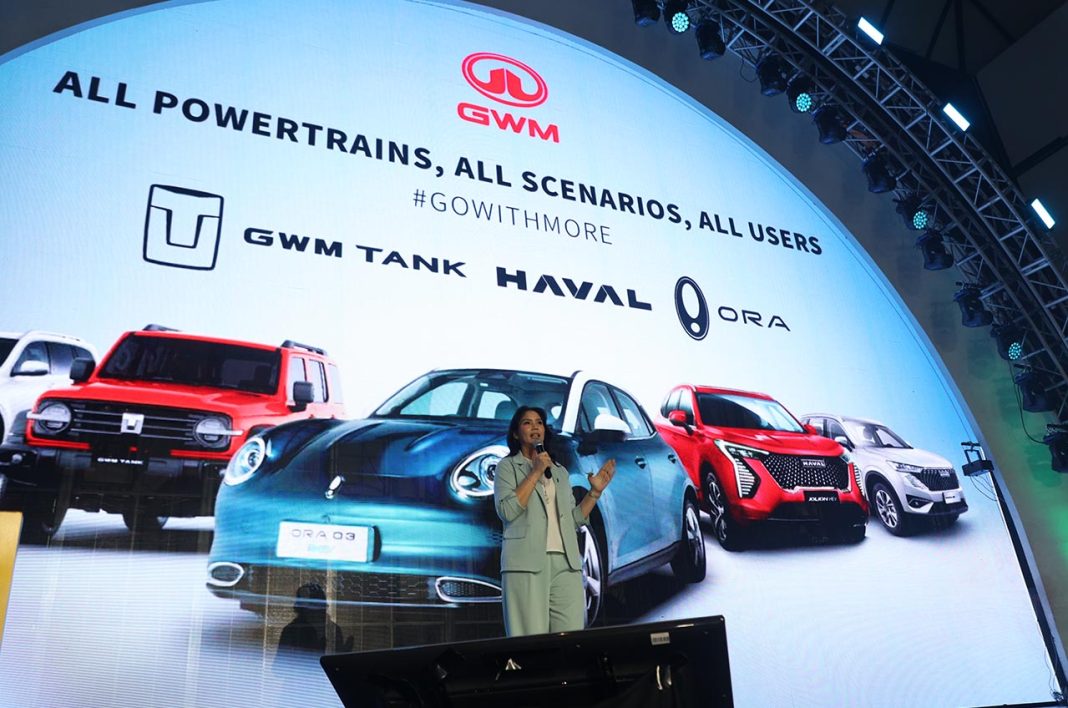 Martina Danuningrat selaku Strategy & Marketing Director GWM Indonesia menyampaikan paparan resmi mengenai GWM ORA 03 beserta fitur dan keunggulannya