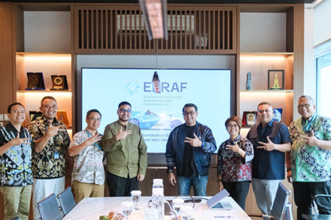 Menteri Ekonomi Kreatif (Menteri Ekraf) Teuku Riefky Harsya menerima audiensi dari Mizan Media Utama terkait program literasi Out of The Box atau OOTB. menteri ekonomi kreatif (menteri ekraf) teuku riefky harsya menerima audiensi dari mizan media utama terkait program literasi out of the box atau ootb.