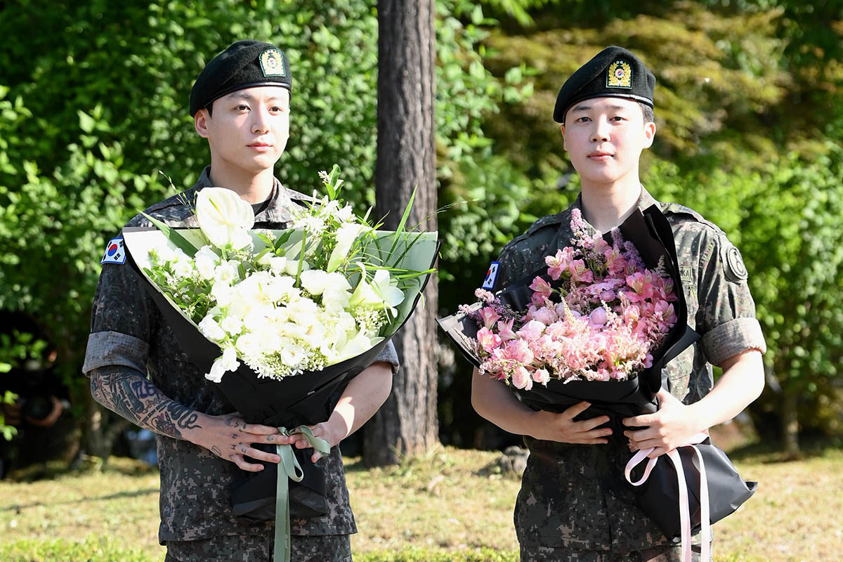 perasaan army hari ini seindah bunga di tangan jungkook dan jimin