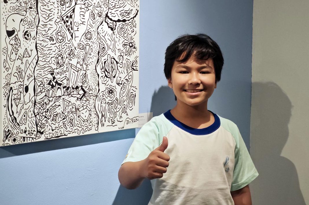 Ragasastra Gunawan, seniman muda berusia 12 tahun, resmi menggelar pameran tunggal perdananya bertajuk “The Dimondy World: A Leaked Portal”. Digelar di ARTOTEL Thamrin, Jakarta