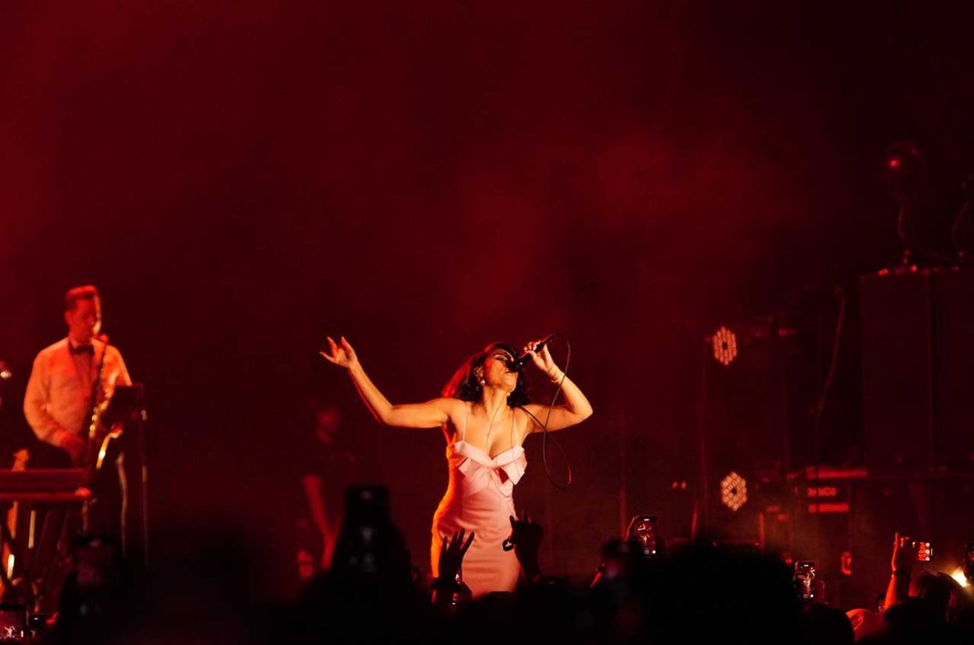 Raye_05 Penampilan Raye pada acara Jakarta International BNI Java Jazz Festival (JJF) di JIExpo, Kemayoran, Jakarta, Minggu (1/6/2025)
