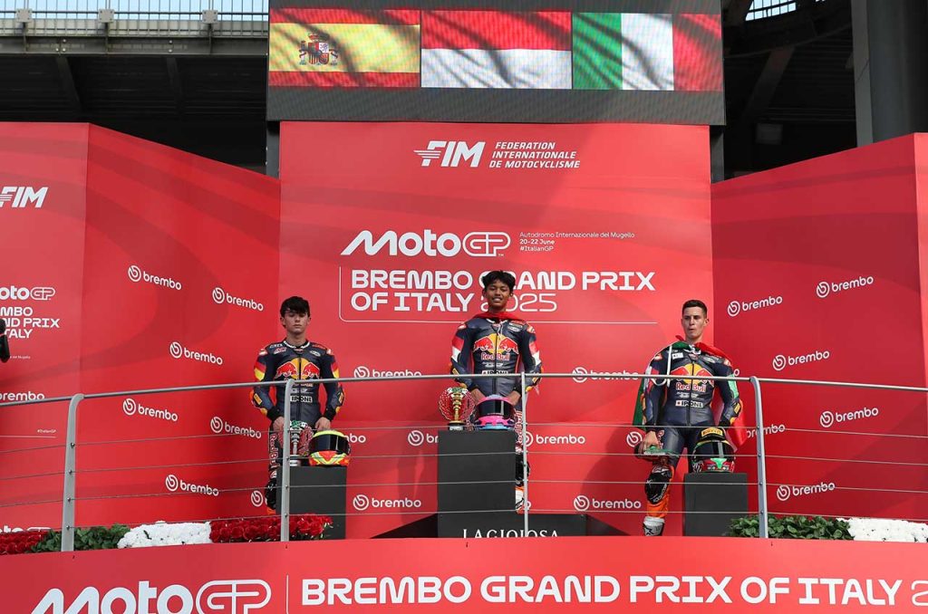 Veda Ega Pratama Di Atas Podium