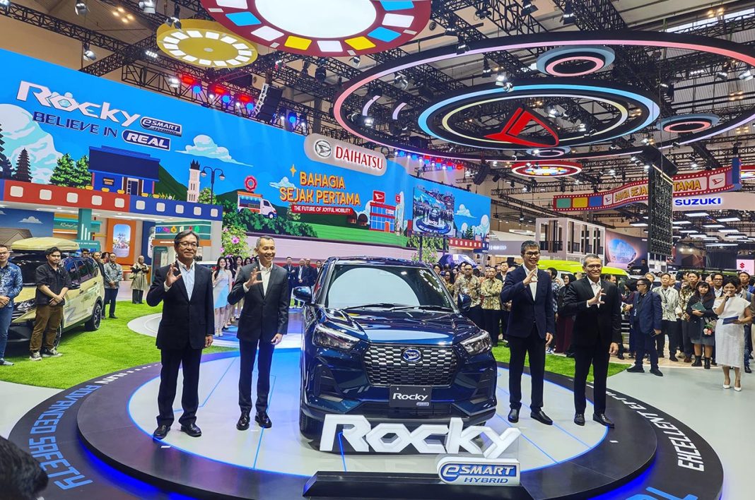Daihatsu memperkenalkan Rocky e-Smart Hybrid di ajang GIIAS pada 23 Juli 2025 di ICE-BSD City, Tangerang