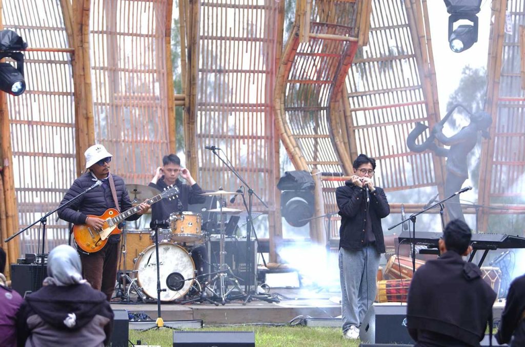 Penampilan Emptyyy di BRI Jazz Gunung Series 1 sukses membuka festival