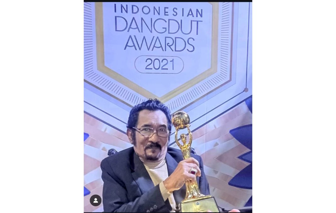 hamdan att dan piala kebanggannnya