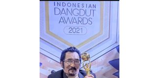 hamdan att dan piala kebanggannnya