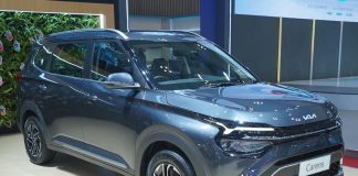 Kia Carens tampil sebagai kendaraan keluarga serbaguna dengan desain elegan dan fitur kenyamanan lengkap