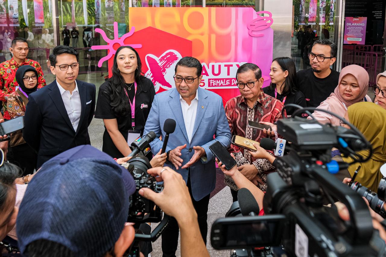 menparekraf teuku riefky harsya bersama gubernur jakarta pramono anung