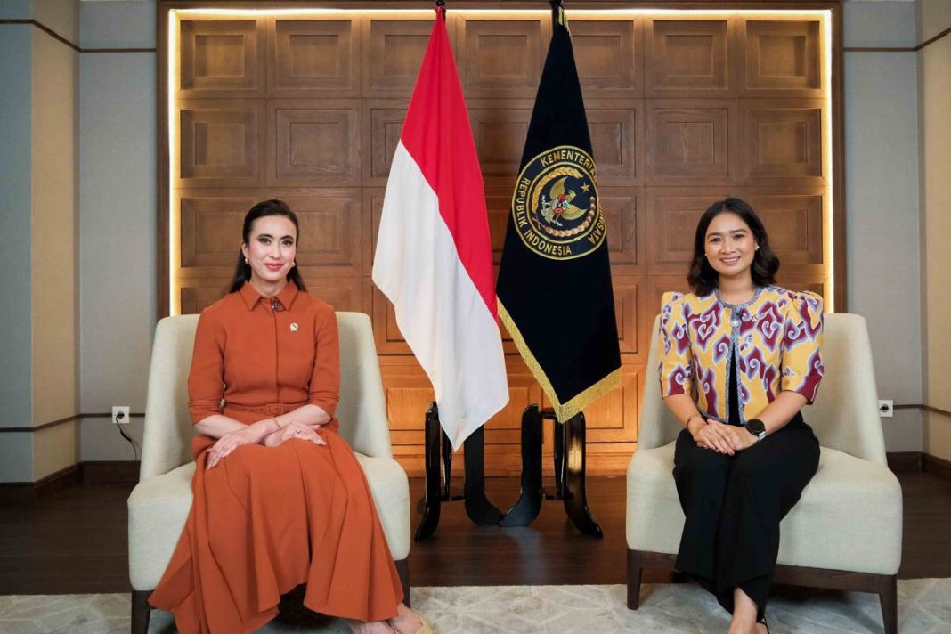 Menteri Pariwisata Widiyanti Putri Wardhana bersama Wakil Menteri Pariwisata Ni Luh Puspa menteri pariwisata widiyanti putri wardhana bersama wakil menteri pariwisata ni luh puspa