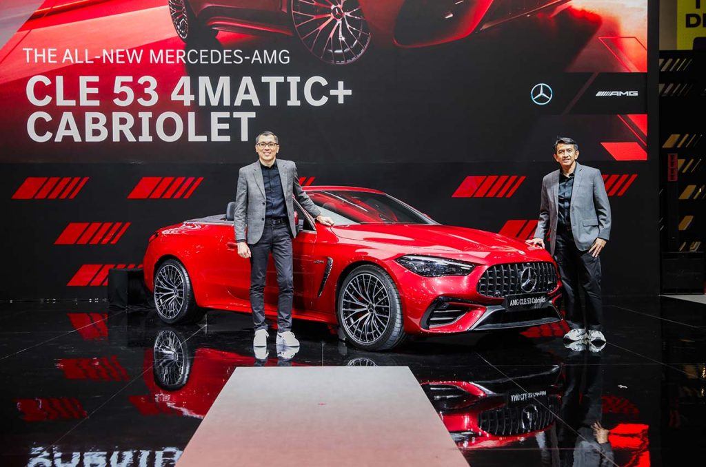 Donald Rachmat, Chief Executive Officer, PT Inchcape Indomobil Distribution Indonesia, dan Patra Azwar, Chief Financial Officer, PT Inchcape Indomobil Distribution Indonesia saat Konferensi Pers Mercedes-Benz di GIIAS 2025