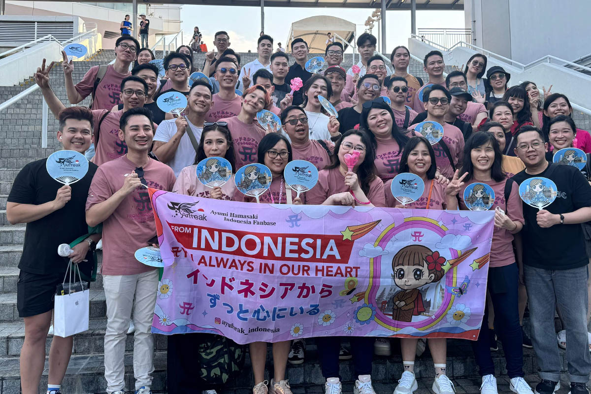 Sesama fans fanatik Ayumi dari Indonesia tak sengaja bertemum walau tak kenal bisa kompak
