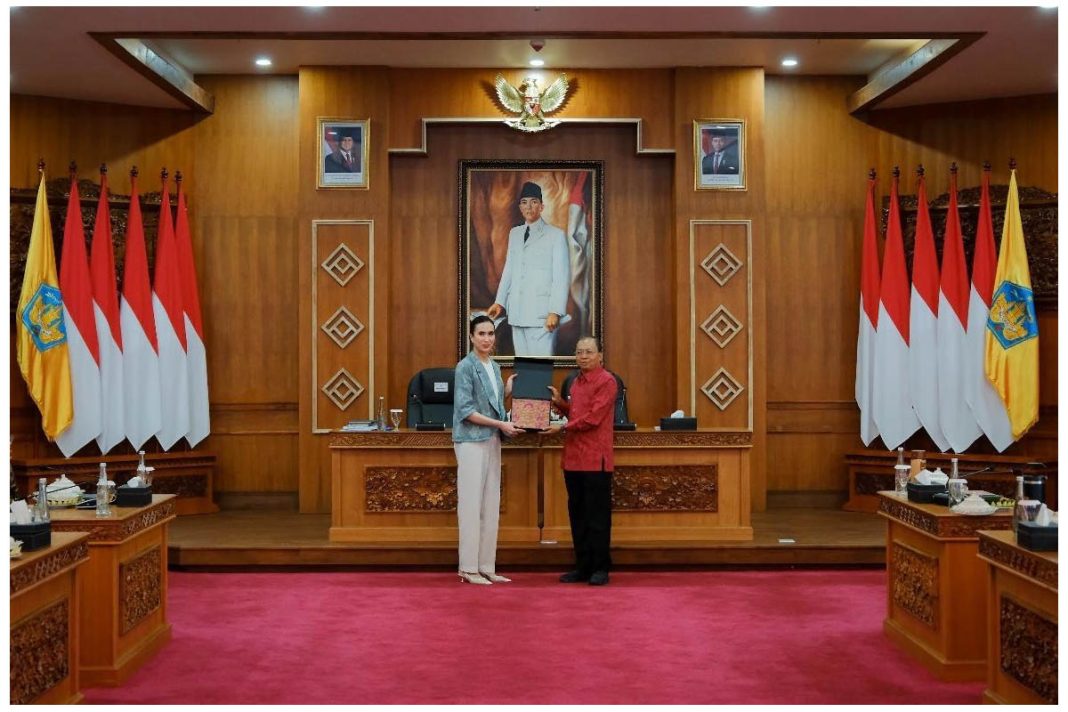 Pertemuan MenPar dan Pemda Bali Pertemuan menpar dan pemda bali