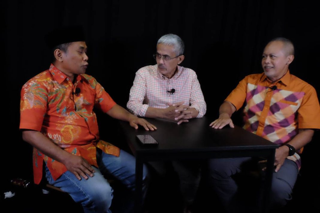tiga serangkai dari podcast dear president