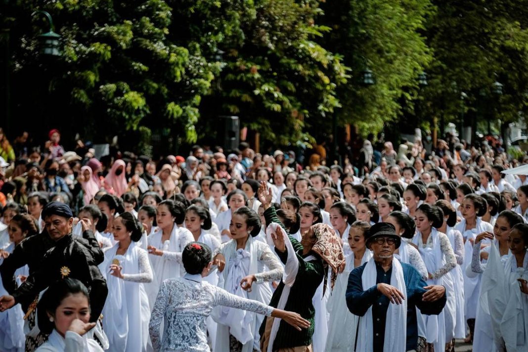 ada 1.054 penari dalam pagelaran seni dan budaya di istana jakarta