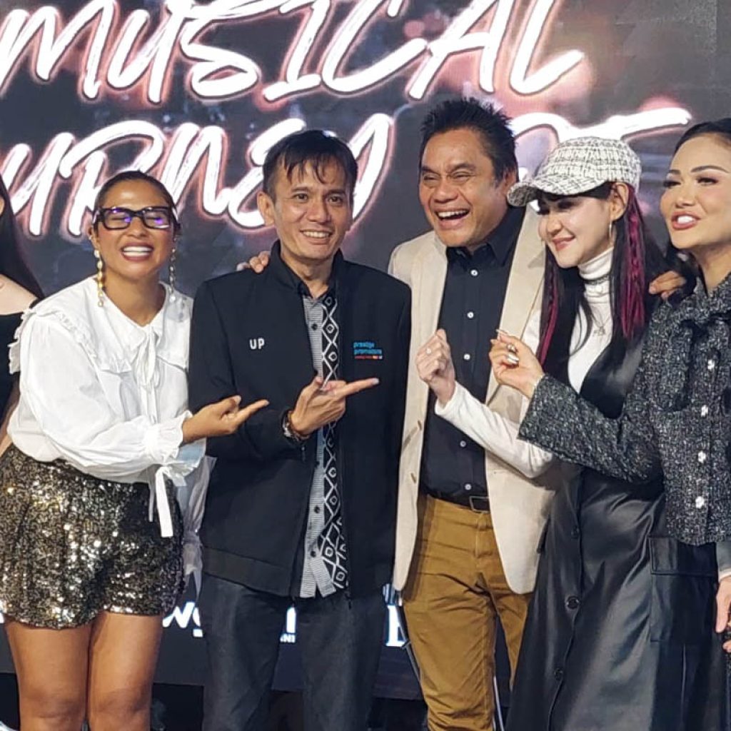 di tengah acara press conference konser 40 tahun dwiki dharmawan berkarya