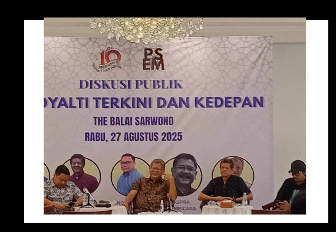 diskusi publik